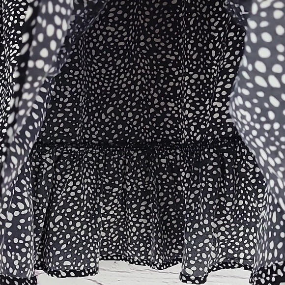 Shein black w/ white pebble print skirt. Elasticized waist w/ tie. Size Medium - Picture 3 of 6